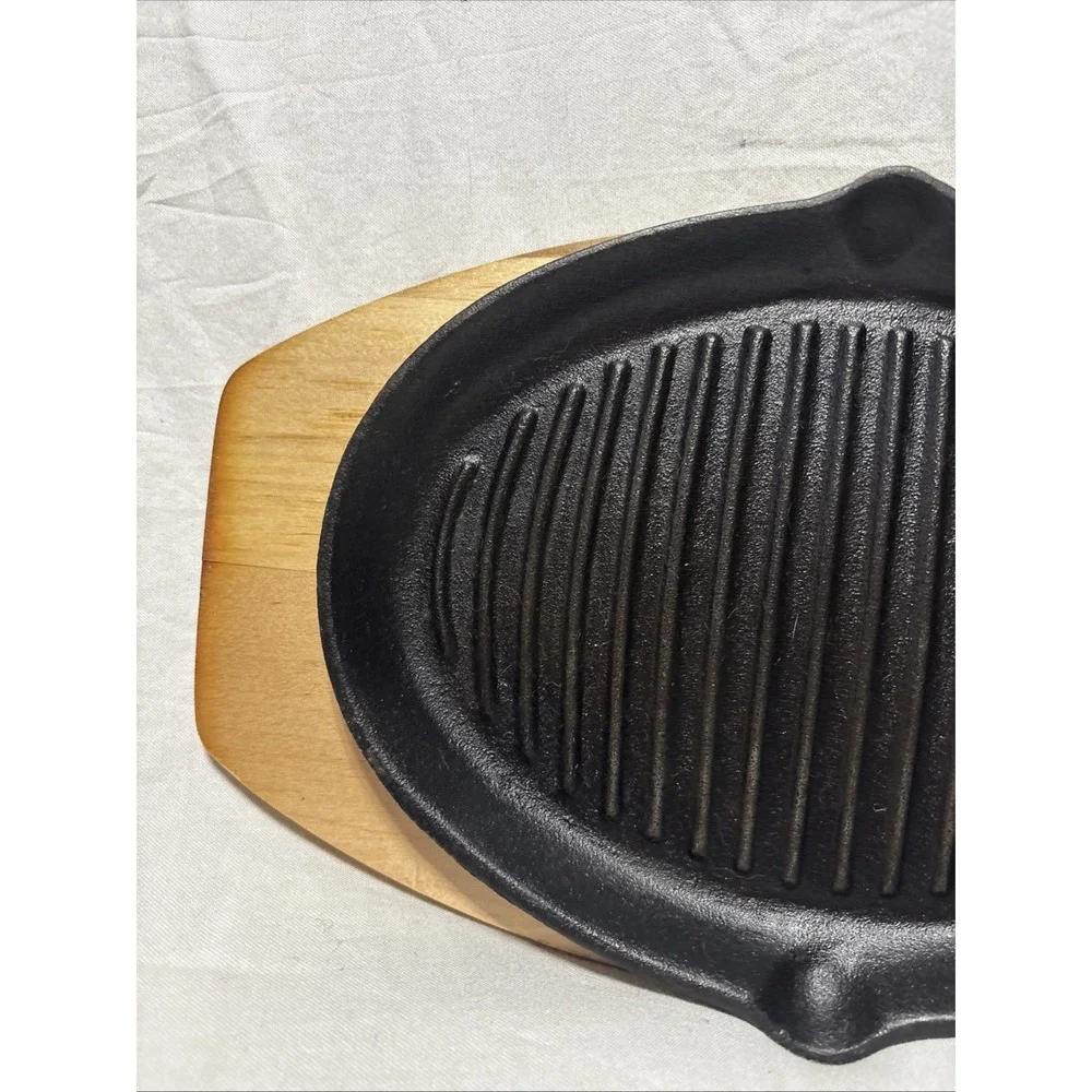 Cast Iron Fajita Platter with Hardwood Base and Handle Cover